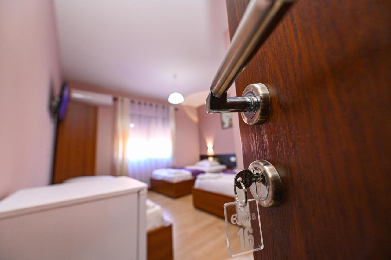 Hotel Epoka Шкодер Экстерьер фото