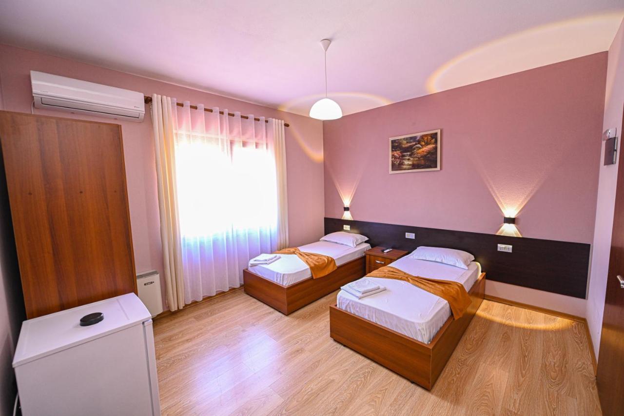 Hotel Epoka Шкодер Экстерьер фото
